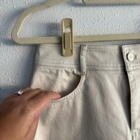 Alo Yoga Wanderlust Wide Leg Trouser in Oat Milk - Picture 6 of 8